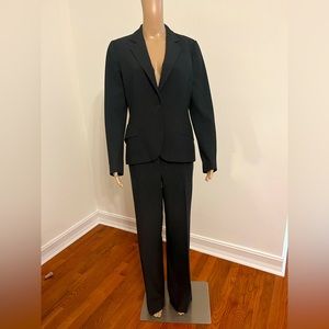 ZARA slay in this gray business suit